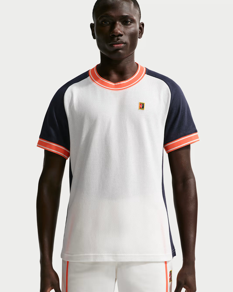 NikeCourt Heritage men's tennis polo shirt, lightweight white Nike tennis top with short sleeves and breathable fabric.